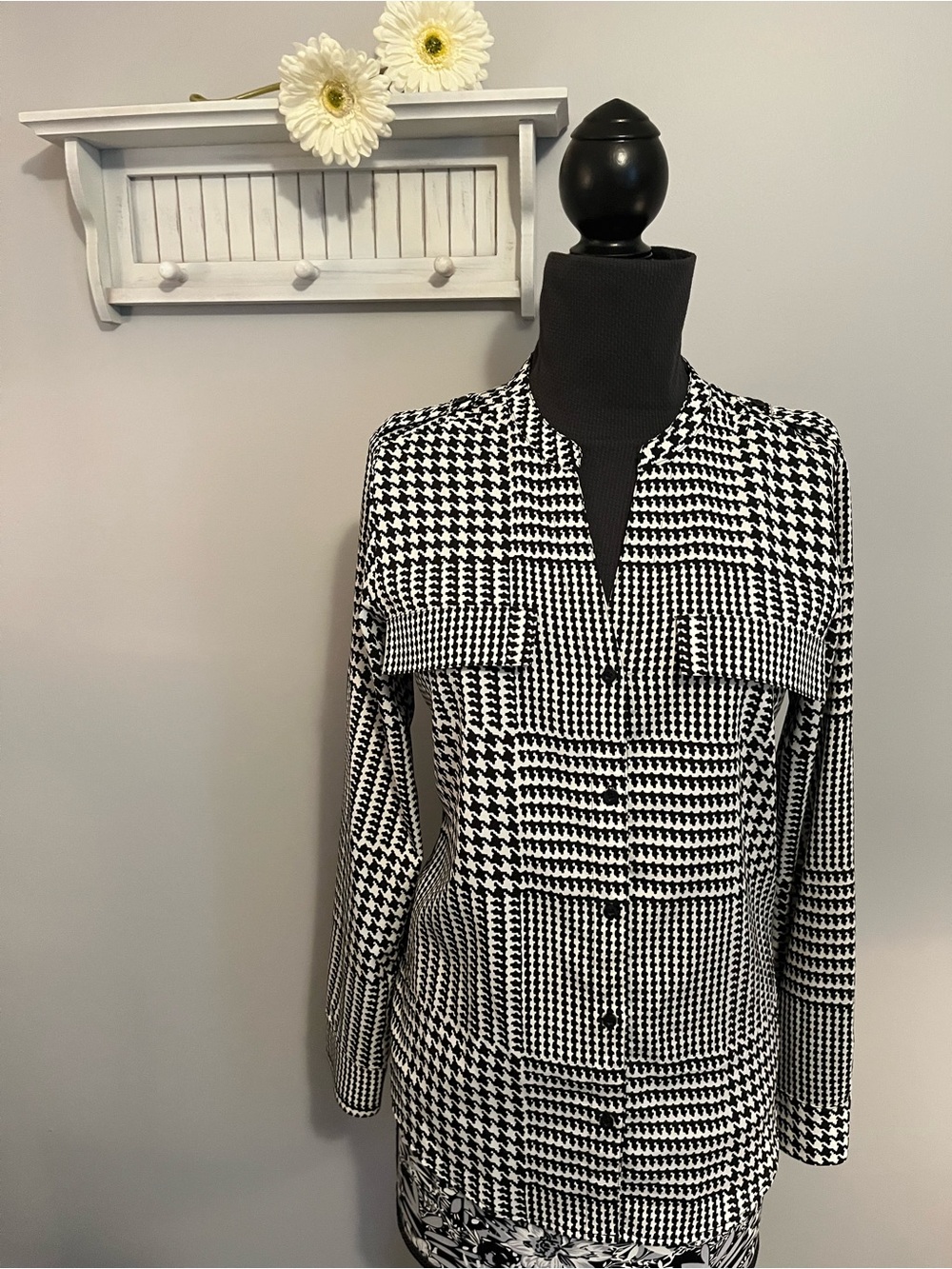 Calvin Klein Black and White Houndstooth Button-Down Shirt EUC